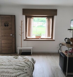 Room - Alloggio Floralpina, soggiorni brevi, smart working e wi-fi (Ponte Nelle Alpi)