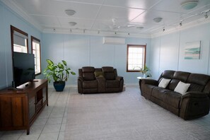 TV - Ocean front spacious 6-bedroom house Nassau (Nassau)