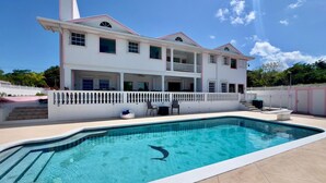 A two-story house with a swimming pool in front. - Villa Tequila - 6 bedrooms beach house (Nassau)