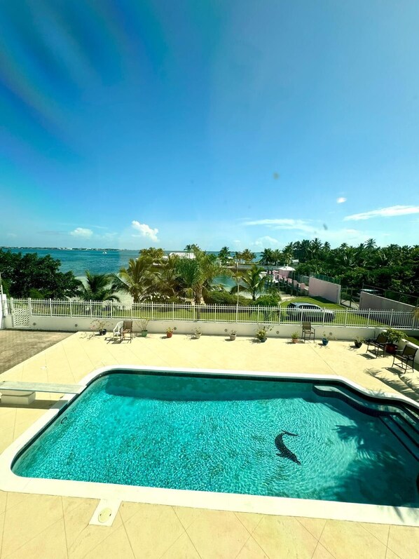 Pool - Ocean front spacious 6-bedroom house Nassau (Nassau)