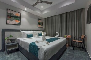 مكتب ومكواة/لوح كي وواي فاي مجانًا