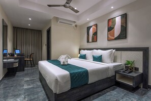 مكتب ومكواة/لوح كي وواي فاي مجانًا