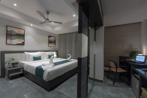 Club Room | Desk, iron/ironing board, free WiFi - Kzar Park (Kolkata)