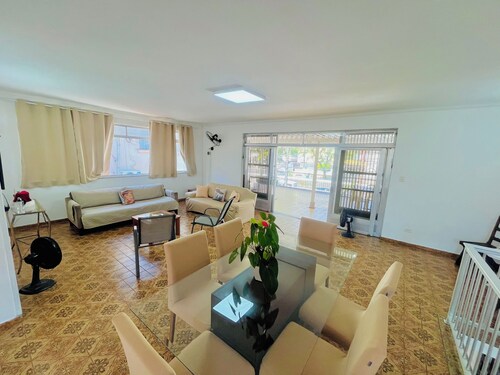 House near the beach, 2 parking spaces, sleeps up to 12 people, pets allowed.