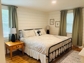 2 bedrooms, desk, iron/ironing board, free WiFi - Cozy 2-bedroom house with private office in Midtown Wilmington (Wilmington)