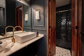 Kamar Double Mewah, pemandangan kota | Kamar mandi