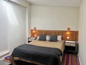 Habitació clàssica | Decoració individual i espai de treball apte per a portàtils 