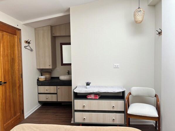 Quarto básico | Banheiro