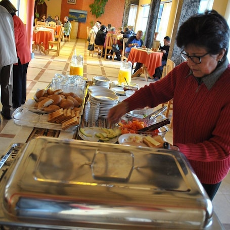 Free daily continental breakfast