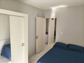 Fer et planche à repasser, Wi-Fi gratuit, draps fournis