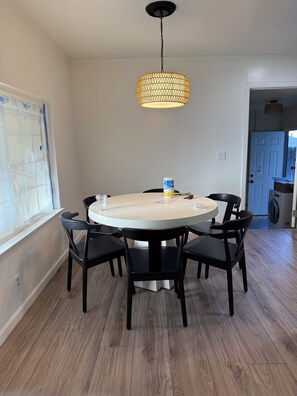 Dining - Work-Ready Studio with King Bed · Desk · W/D & Parking (Tracy)