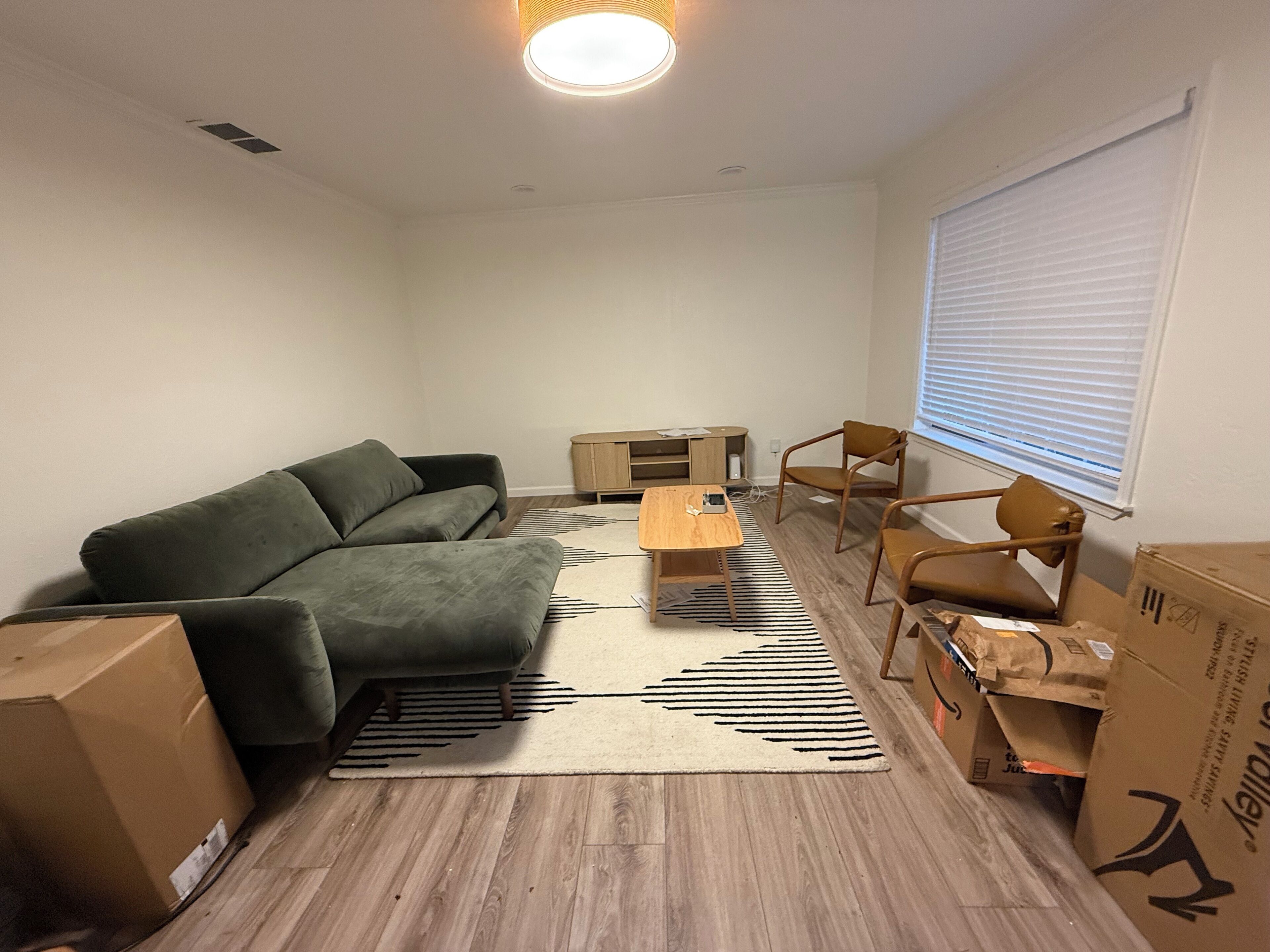 Work-ready Studio With King Bed · Desk · W/d & Parking - Tracy, CA