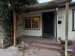 Exterior detail - Work-Ready Studio with King Bed · Desk · W/D & Parking (Tracy)