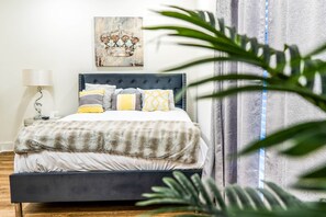 4 bedrooms, desk, iron/ironing board, free WiFi
