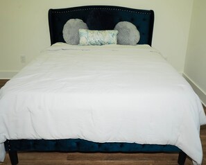 4 bedrooms, desk, iron/ironing board, free WiFi - 4BR Atlanta  | Sleep 8 | World Cup | 5 Min (Atlanta)