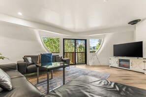 Télévision, cheminée