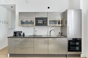Fridge, microwave, oven, stovetop - Superbe Apartment Center of Paris (Paris)