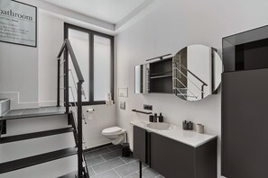 Shower, hair dryer, shampoo - Superbe Apartment Center of Paris (Paris)