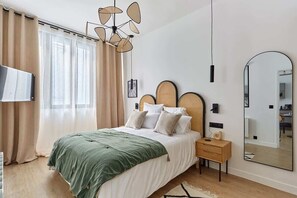 1 bedroom, iron/ironing board, WiFi, bed sheets - Superbe Apartment Center of Paris (Paris)