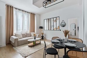 Dining - Superbe Apartment Center of Paris (Paris)