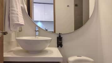 Shower, hair dryer, towels, shampoo