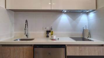 Fridge, microwave, stovetop, coffee/tea maker