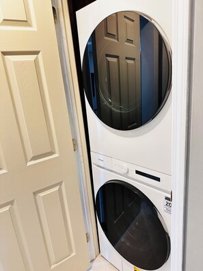 Interior - Modern 1-bedroom Apt - Close to KSU & Wellstar - Pet Friendly (Marietta)