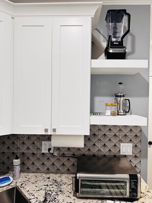 Private kitchen - Modern 1-bedroom Apt - Close to KSU & Wellstar - Pet Friendly (Marietta)