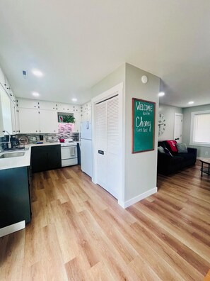 Interior - Charming 1-bedroom condo with AC in cozy Cheney. (Cheney)