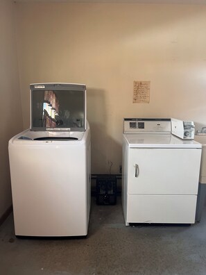 Interior - Charming 1-bedroom condo with AC in cozy Cheney. (Cheney)