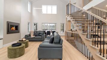 Télévision, cheminée, baby-foot