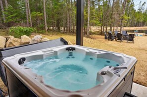 Outdoor spa tub - Villa sur le Lac - Private Spa & Waterfront (Shannon)
