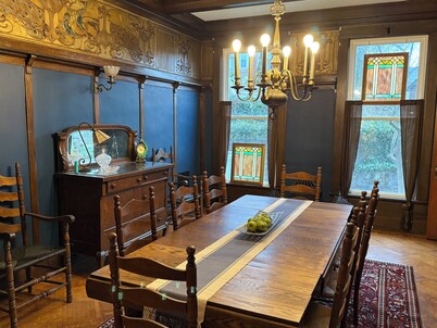 Historic 2-bedroom house in charming Oil City