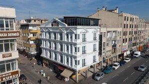 A multi-story hotel with a classic architectural design, featuring balconies and large windows. - steelbutikotel (Kocasinan)