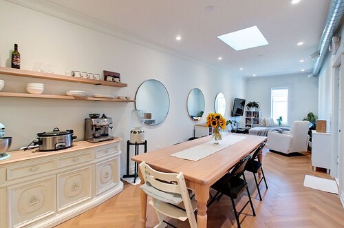 Chic Retreat Downtown Meaford 2 min to Georgian bay and ~20 min to ski hills
