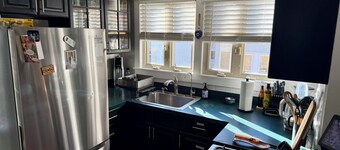 Modern & Cozy - King Bed - 30 mins
NYC - Sleeps 3 - Fitnes Equipment