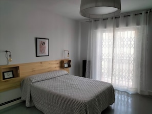 3 Schlafzimmer, Schreibtisch, Bügeleisen/Bügelbrett, kostenloses WLAN