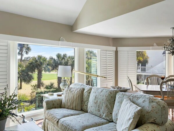 Living area - Charming 2-bedroom villa on Beautiful Seabrook Island (Johns Island)