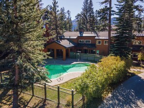 Pool - Updated, family friendly, 2-bdrm + loft, 3-bath condo, near Canyon Lodge (Mammoth Lakes)