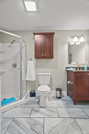 Towels, soap, toilet paper - Local Discounts-Charming View of Downtown Newark (Newark)