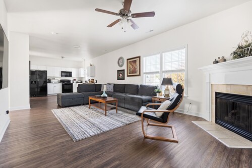 Superb 4-bedroom house with AC in vibrant Raleigh