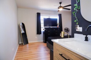 Fer et planche à repasser, Wi-Fi gratuit, draps fournis