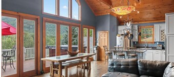 Spacious 5-bedroom house in delightful Windham with Stunning View of Ski Area
