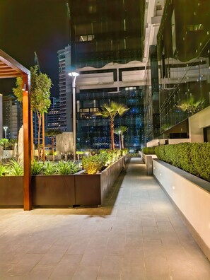 Property grounds - Cozy 1-bedroom apartment with AC in awesome Dubai (Dubai)