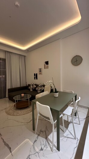 Interior - Cozy 1-bedroom apartment with AC in awesome Dubai (Dubai)