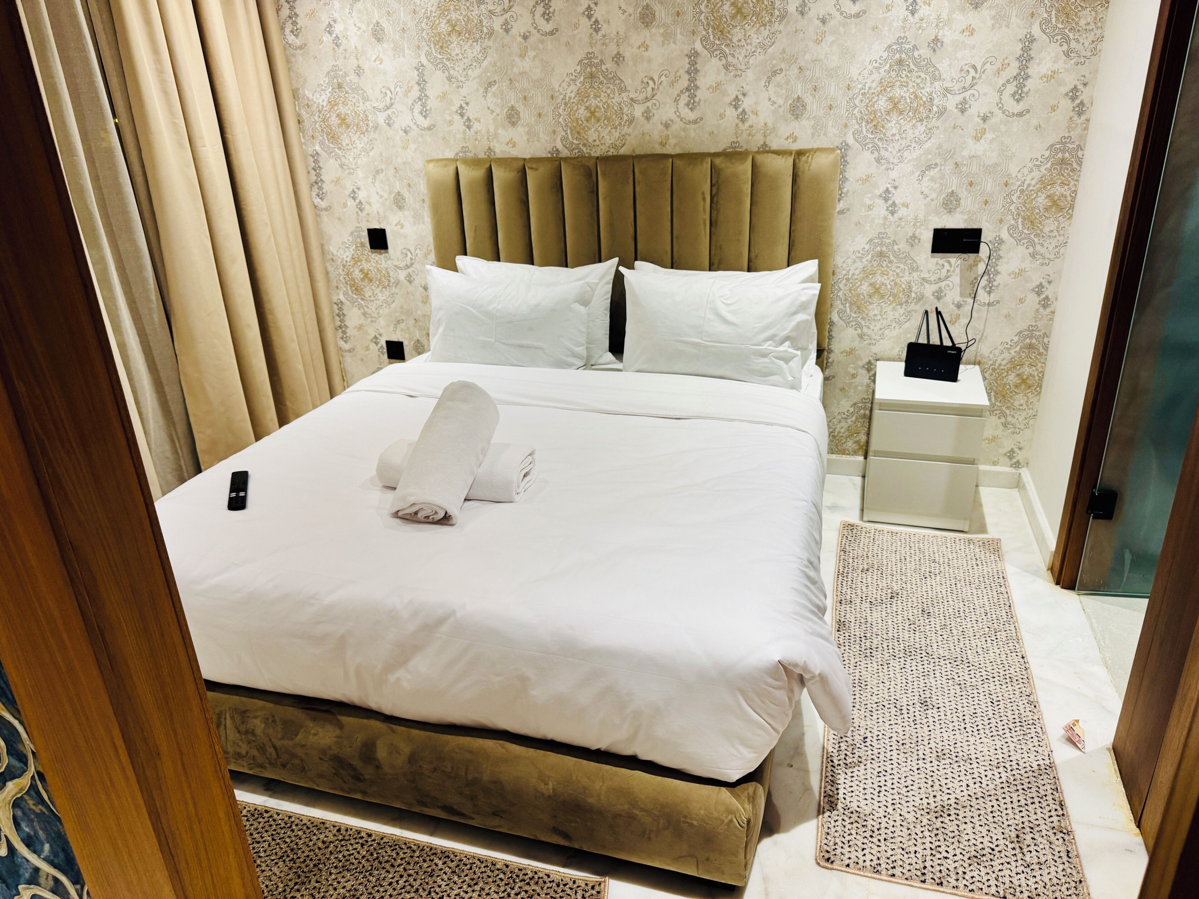 Iron/ironing board, WiFi, bed sheets