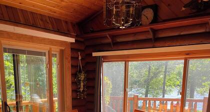 Wisconsin River Getaway. Large yard and shoreline. Pet friendly.