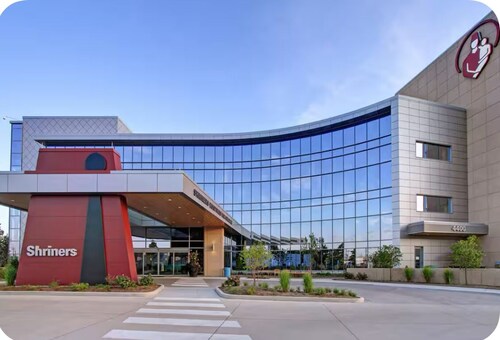 Artful Central West End 2BR w/Balcony and Backyard Near Forest Park, BJC & WashU