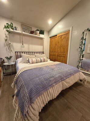 3 bedrooms, iron/ironing board, free WiFi, bed sheets - Après Ski - 3-bedroom home in Park City, pet friendly, 3+ miles from the resort. (Park City)