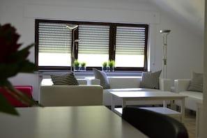 Apartment | Living area - Bed & Breakfast Pommerloch (Winseler)